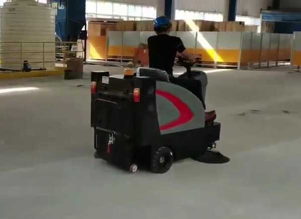 電動掃地車價格表大全，哪些因素影響價格的高低？