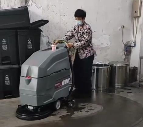 粗糙的水泥地板可以用洗地機(jī)清洗嗎？