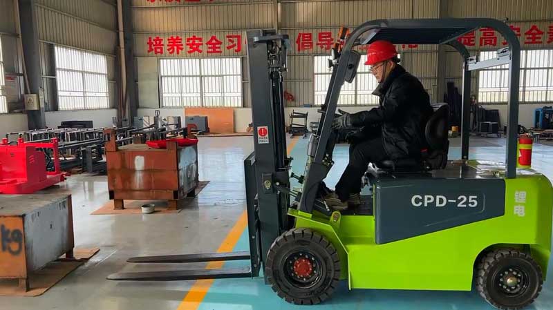 揭穿電動叉車神話！
