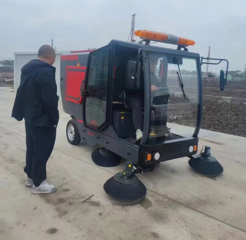 車間清潔掃地車的工作效率怎么樣？能續(xù)航多久?